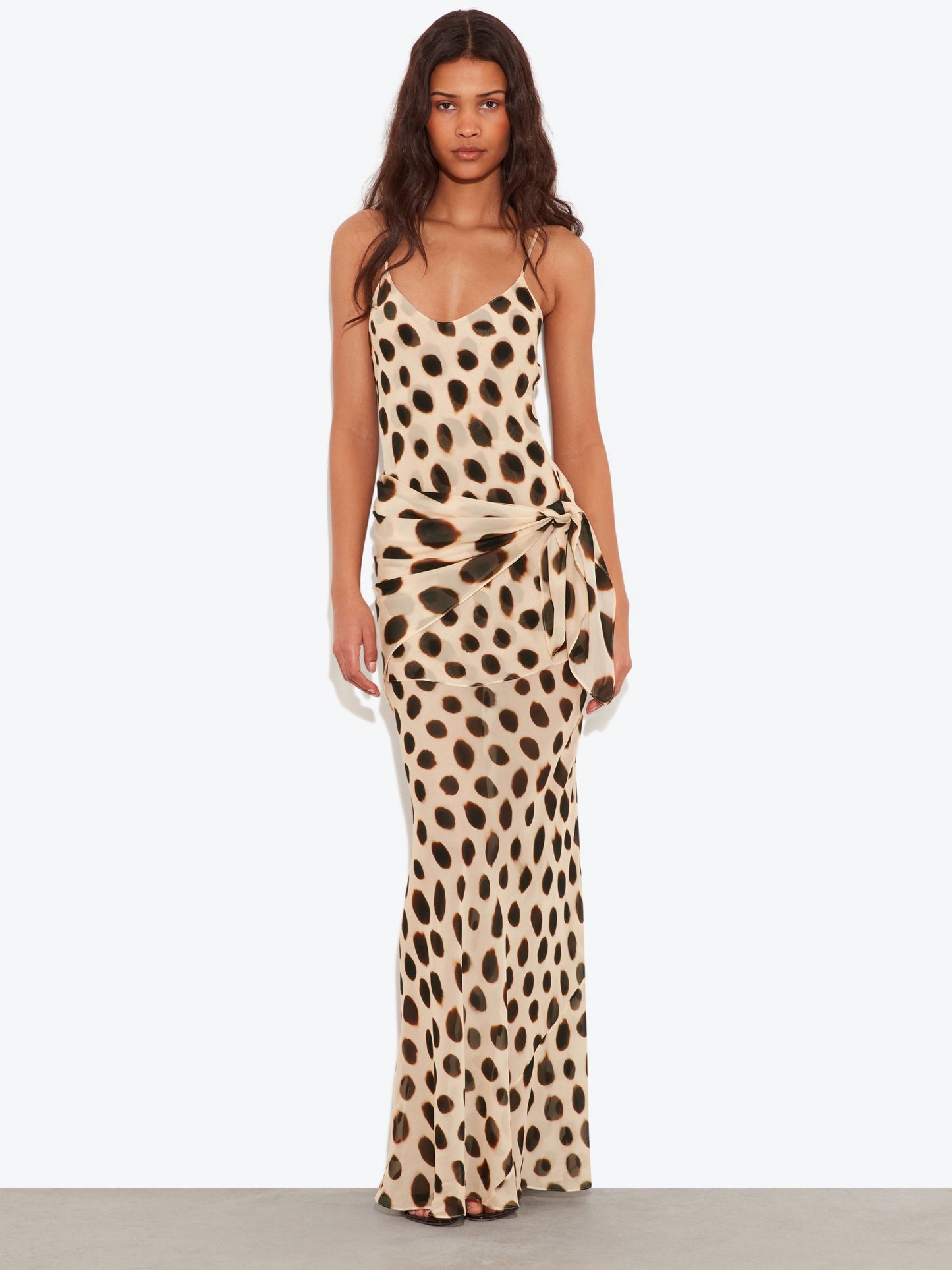 Clara | Vestido maxi con estampado de lunares de animales