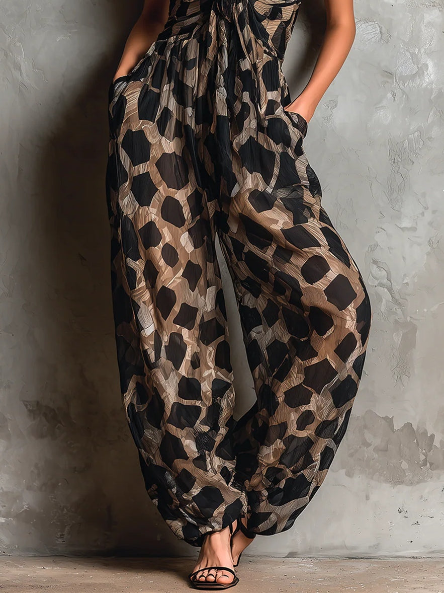 Estela | Mono holgado con cuello halter y estampado animal en negro, de pierna ancha