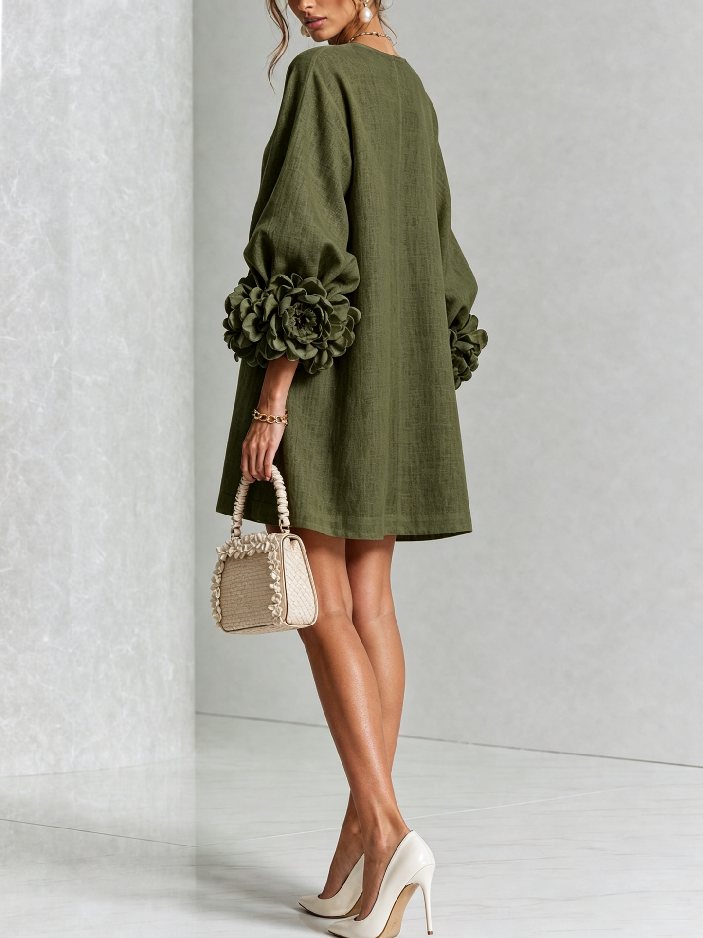 Indara | Vestido mini blanco con botones con motivos florales y mangas con detalles en flores originales.
