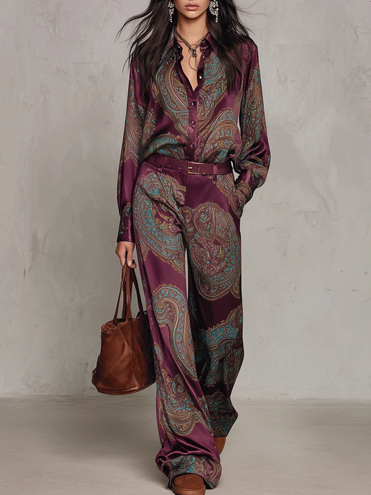 Conjunto de camisa de manga larga de satén con estampado paisley burdeos y morado y pantalones de pierna ancha