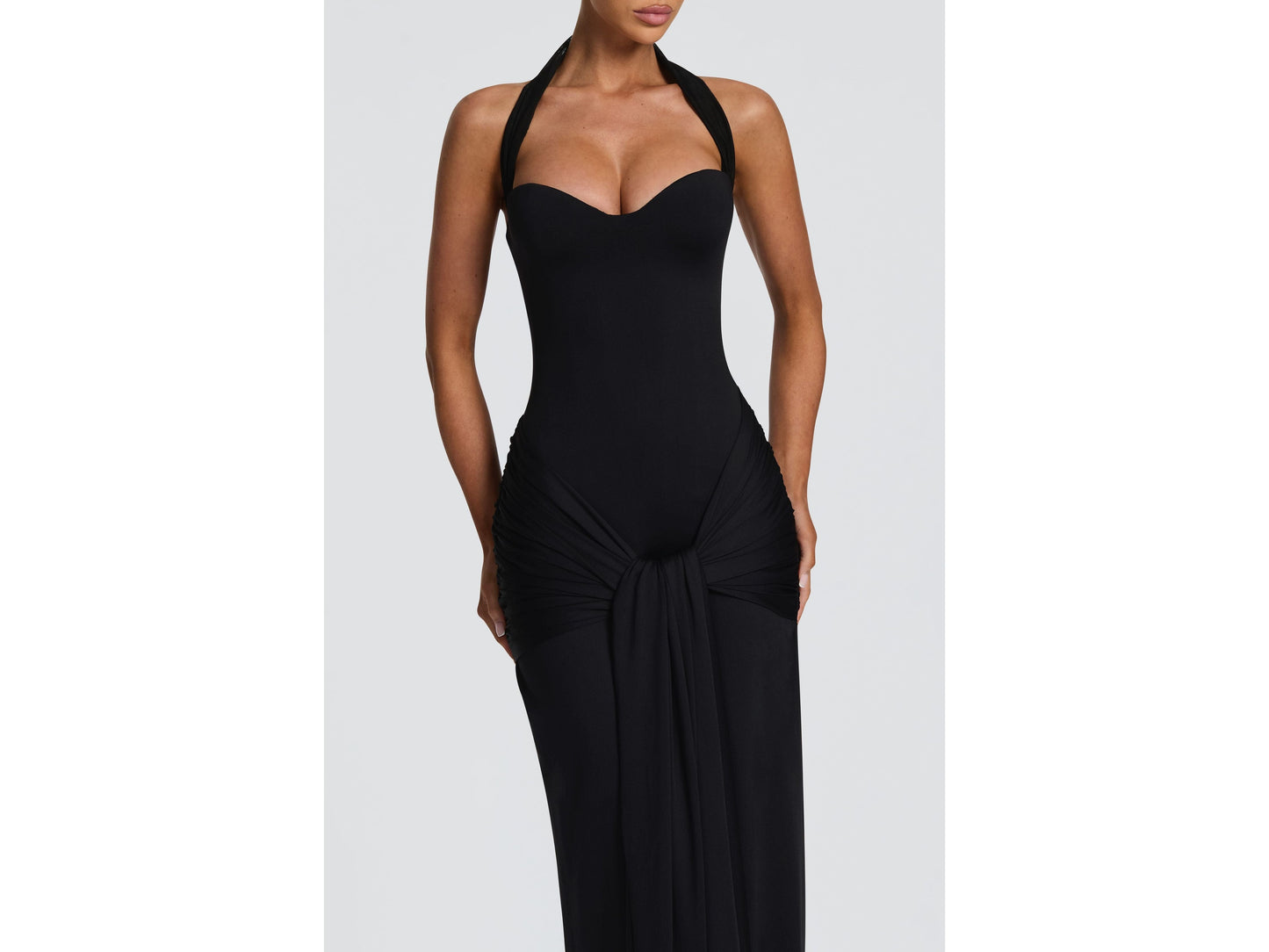 Natalia | Vestido Negro de Escote Corazón
