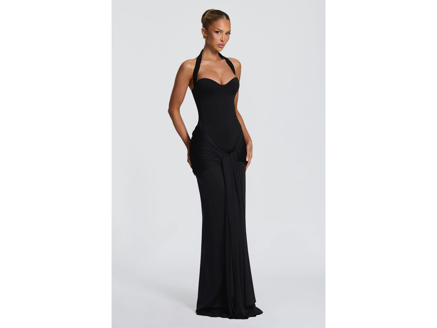 Natalia | Vestido Negro de Escote Corazón