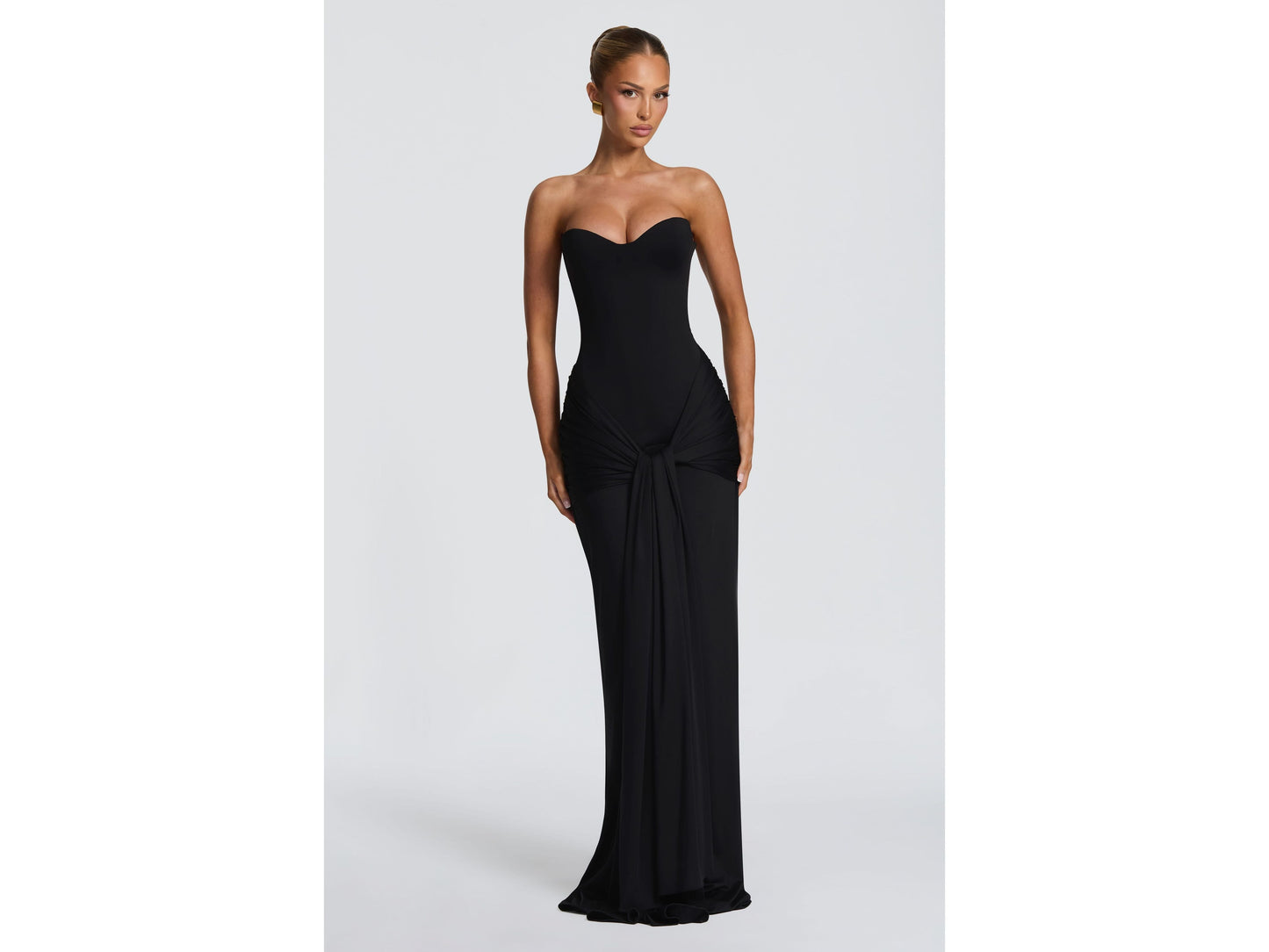 Natalia | Vestido Negro de Escote Corazón