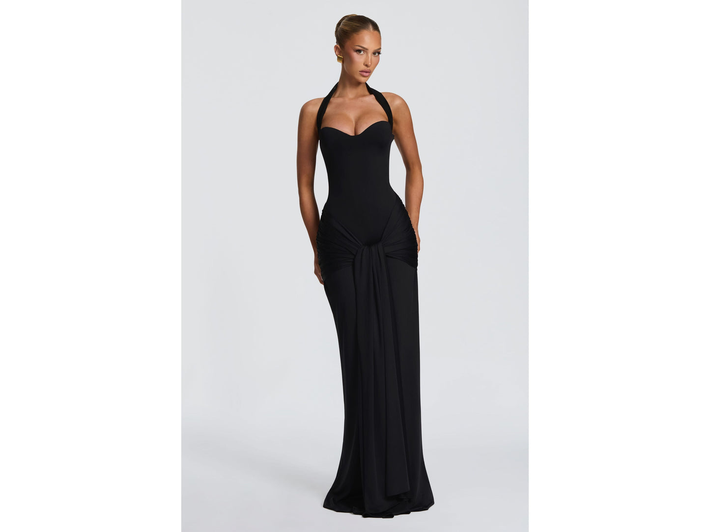 Natalia | Vestido Negro de Escote Corazón