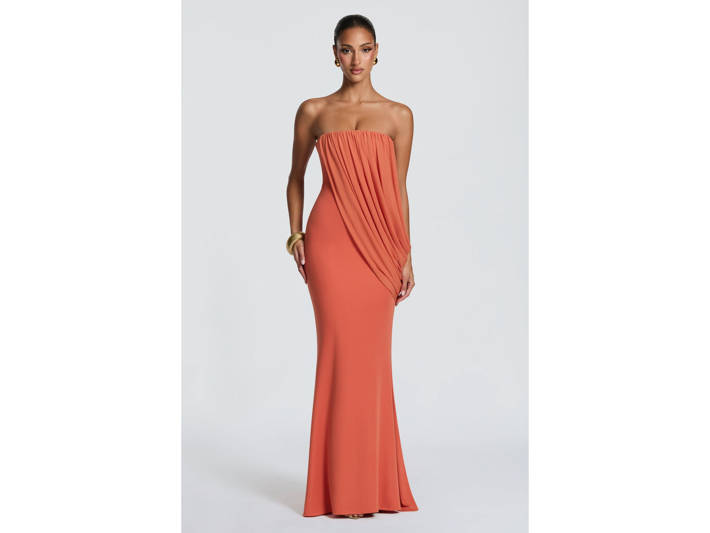 Paula | Vestido Coral Drapado Elegante