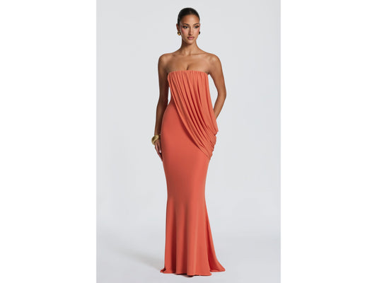 Paula | Vestido Coral Drapado Elegante